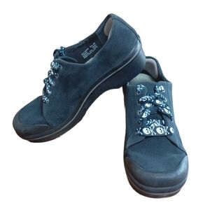 Dansko Black Leather Sneaker Women's Size 10 Skull Laced Shoes